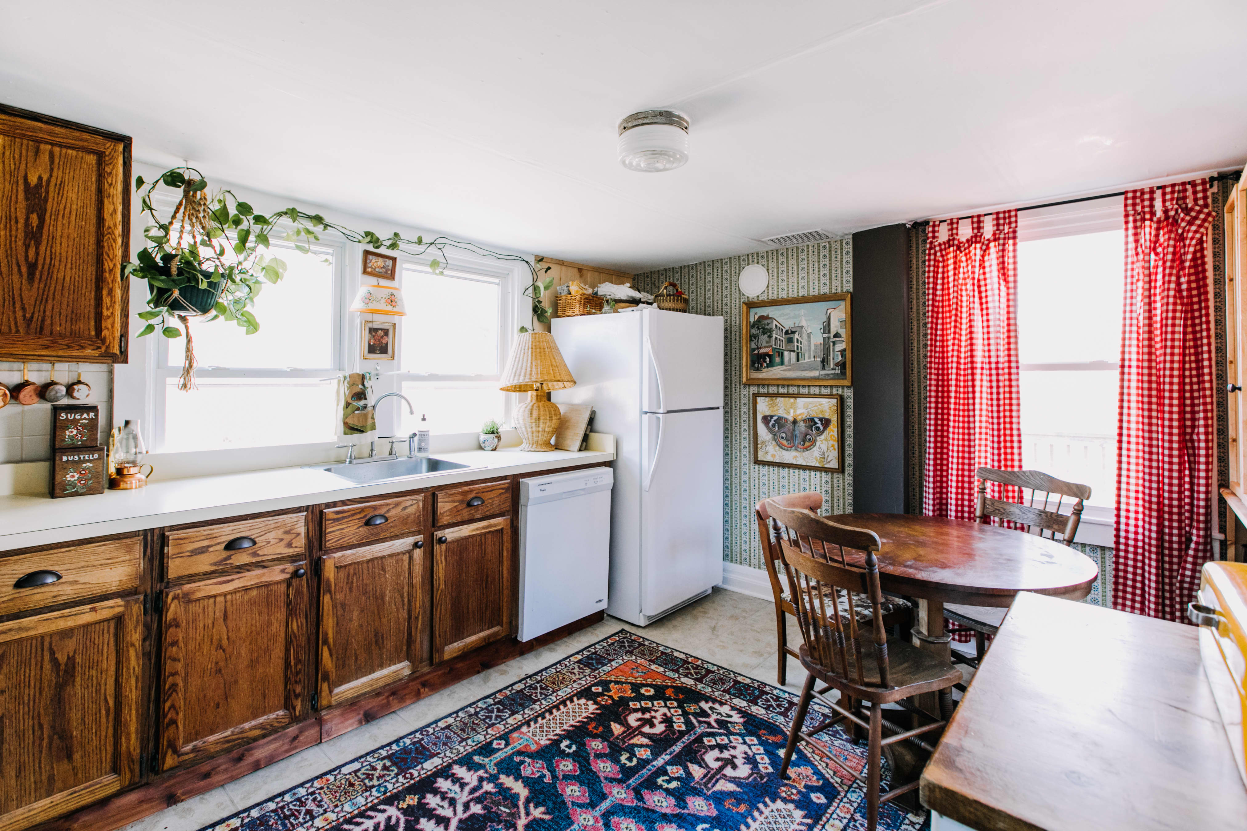 House Tour A Maryland Rental Home of FullTime Artists Apartment Therapy